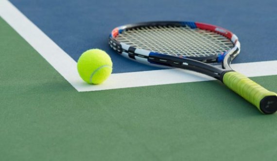 Rusët dhe bjellorusët mund të marrin pjesë në tenis vetëm si sportistë neutralë