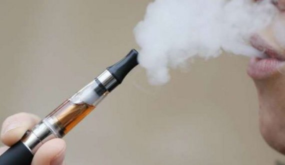 Cigaret elektrike më të rrezikshme se pirja e duhanit në shfaqjen e kancerit të hundës dhe fytit