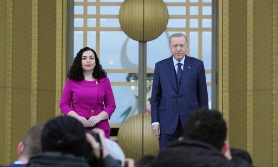 Kosova po sanksioneve ndaj Rusisë, Turqia jo. Çfarë tha Osmani dje para Erdogan?