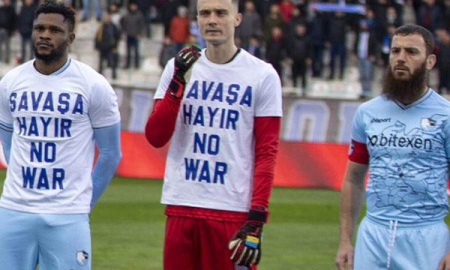 Futbollisti turk e refuzon fanellën “No War”: Në Lindjen e Mesme çdo ditë vdesin mijëra njerëz…
