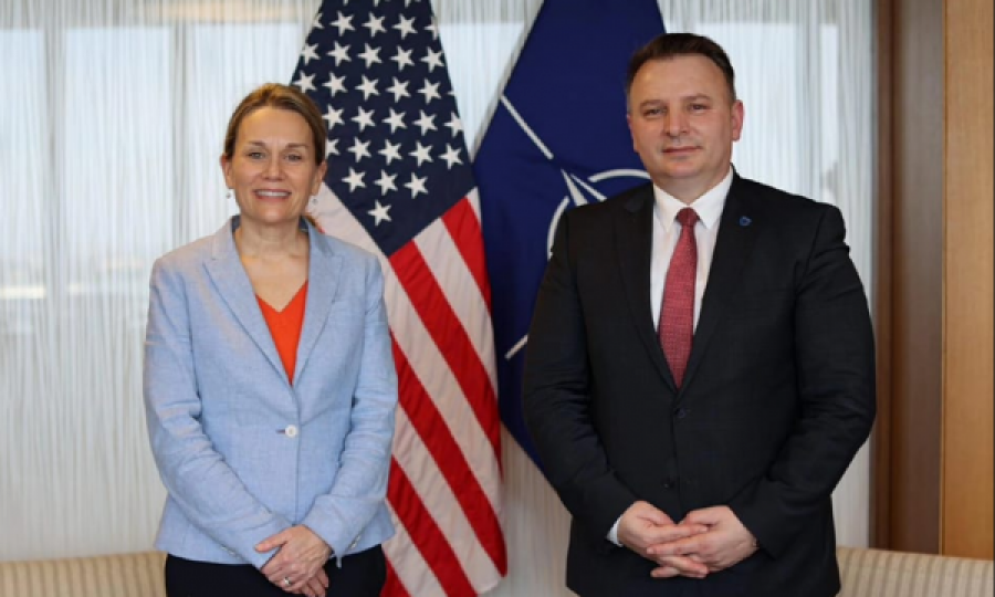 Në kohën kur po kërkohet përshpejtim drejt NATO-s, Përfaqësuesi i Kosovës takon ambasadoren e SHBA-së