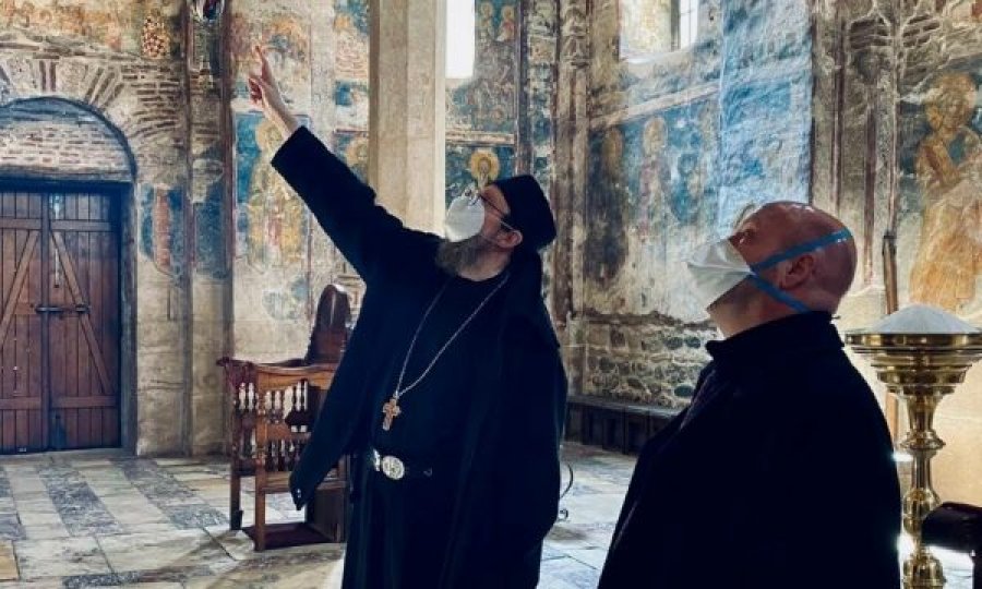Hovenier takon Igumenin Sava Janjic: Ia ripohova mbështetjen e ShBA-së për një Kosovë sovrane dhe multi-etnike