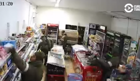 Ushtarët rusë plaçkitin dyqane në Ukrainë, dalin pamjet