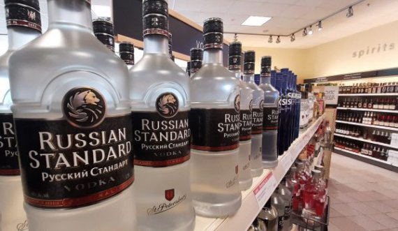 S’ka më vodkë ruse, super-marketet britanike e heqin nga raftet