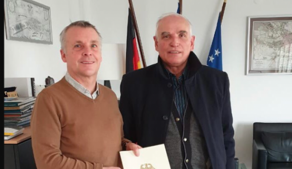 Rohde i thotë “Auf Wierdehsen”, kosovarit që doli në pension pas 20 vjetësh punë në Ambasadë