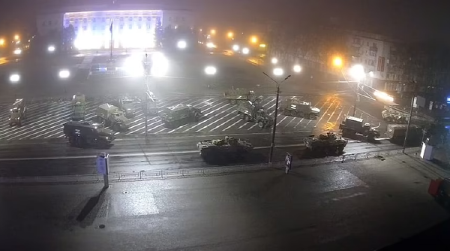 Khersoni pushtohet nga rusët, në rrezik qyteti-port kryesor në Ukrainë – Zelensky: Do t’i dëbojmë