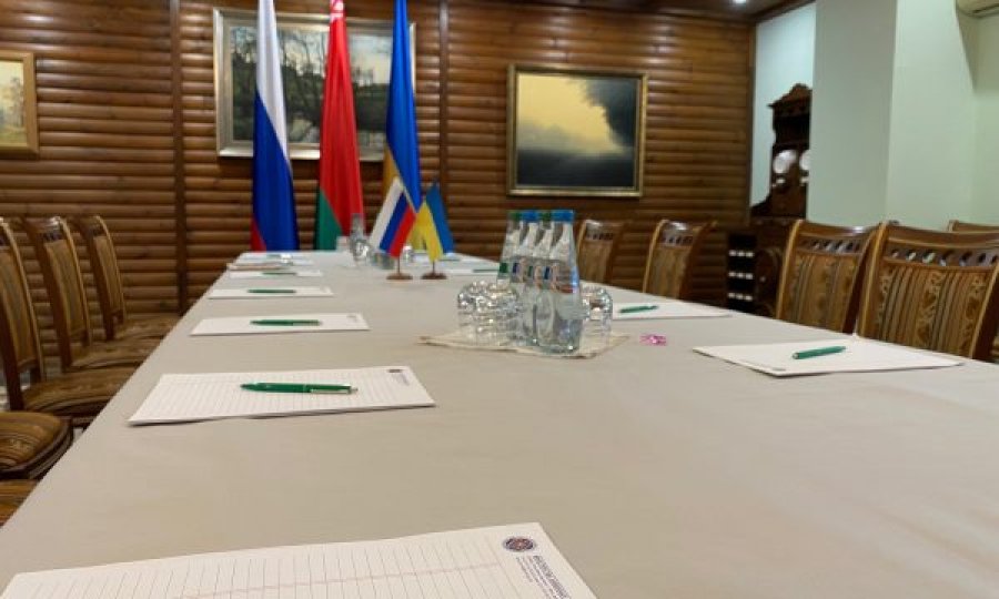 Ukrainasit mbërrijnë në Bjellorusi për takimin e dytë me rusët