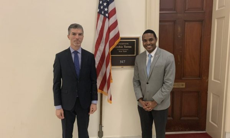 Kongresisti amerikan zhvillon një “takim të shkëlqyer” me ambasdorin e Kosovës në SHBA
