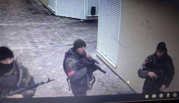 Rusët pushtojnë edhe një qytet, paralajmërojnë pushkatimin e mjekëve