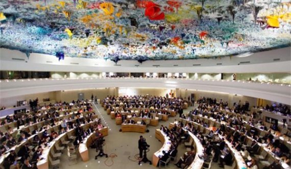 UNHRC me shumicë votash miraton rezolutën që dënon shkeljet e të drejtave të njeriut nga Rusia, një shtet voton kundër