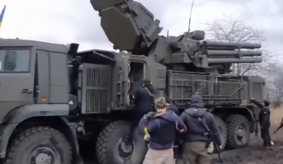Dezertojnë rusët, ukrainasit ua kapin sistemin e lëshimit të raketave