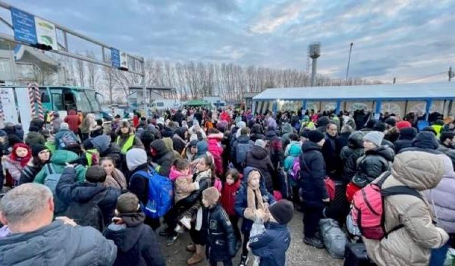 Ukrainasit po presin deri në 15 orë për të hyrë në Moldavi