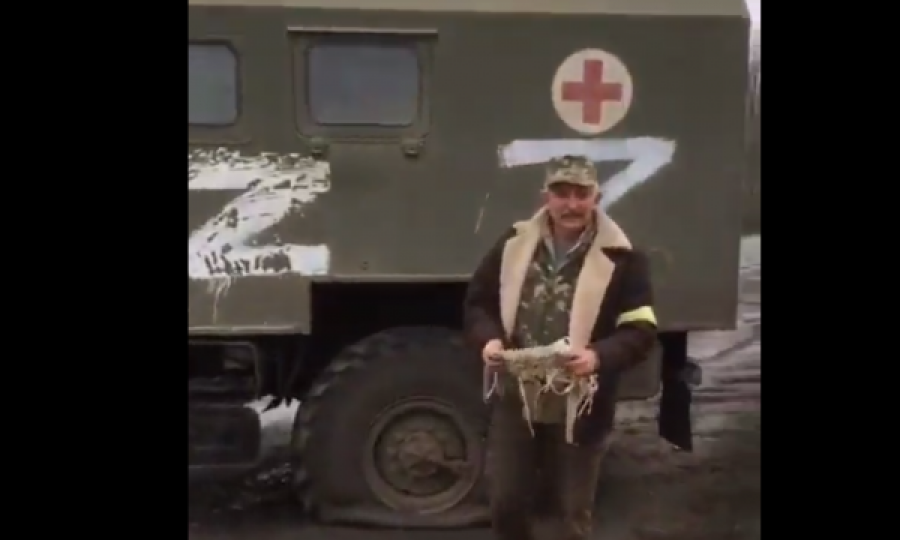 Kamuflimi i ushtrisë ruse, fusin armatim në kamionët e ndihmës së parë, zbulohen nga ukrainasit