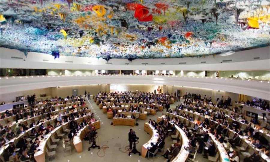 UNHRC me shumicë votash miraton rezolutën që dënon shkeljet e të drejtave të njeriut nga Rusia, një shtet voton kundër