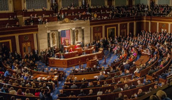 Kongresmenë e Senatorë letër Sekretarit Blinken: SHBA-ja të çojë sinjal të fortë në Ballkan pas agresionit rus