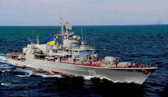 Marina ukrainase shkatërron anijen më të mirë luftarake që të mos bjerë në duart e rusëve