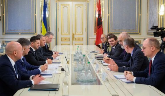Edi Rama publikon me zë bisdën që pati me Zelenskyn