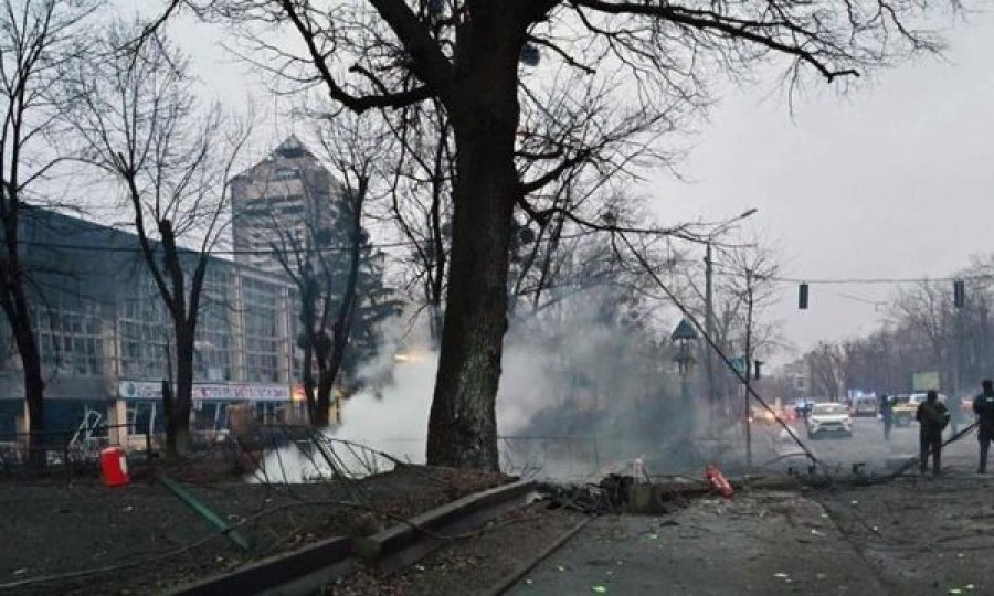 Deputeti ukrainas: Rreth 90% e qytetit të Volnovakhas është shkatërruar, qytetarëve po u mbaron ushqimi