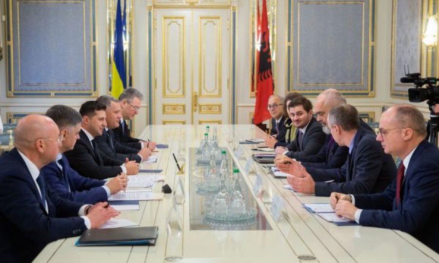 Edi Rama publikon me zë bisdën që pati me Zelenskyn