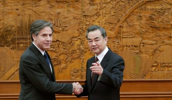 Kina fillon “braktisjen” ndaj Rusisë? Ministri i Jashtëm: Zhvillimet në Ukrainë, diçka që nuk duam ta shohim