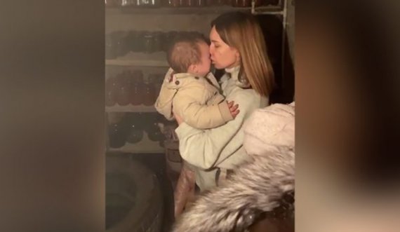 Ankthi i nënës në qytetin e pushtuar nga Rusia, e këshillon vajzën se si të shpëtojë