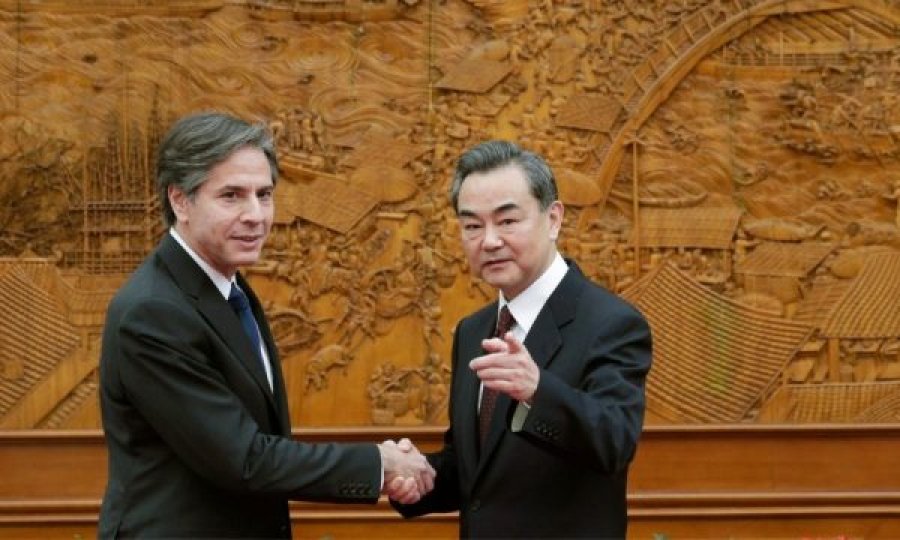 Kina fillon “braktisjen” ndaj Rusisë? Ministri i Jashtëm: Zhvillimet në Ukrainë, diçka që nuk duam ta shohim