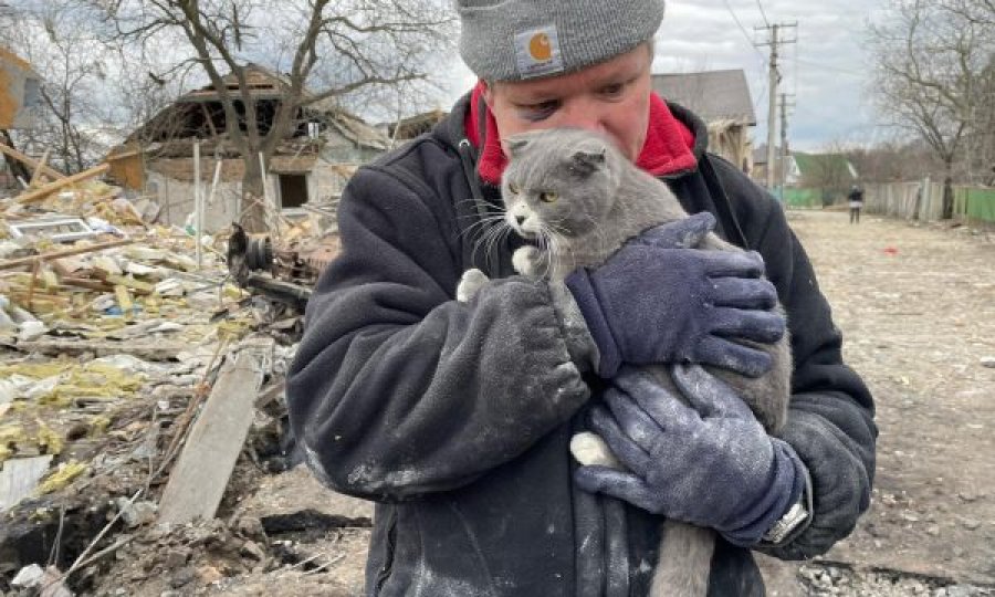 I humbi të gjithë, 54-vjeçarit ukrainas ia vrasin edhe vajzën 12-vjeçare me aftësi të kufizuara