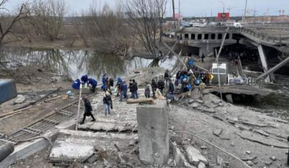 Kryetari i Mykolaiv thotë se trupat ruse po tërhiqen nga qyteti pas sulmit në aeroport