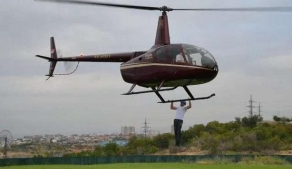 Burri që i bëri 23 ushtrime brenda një minute në helikopter