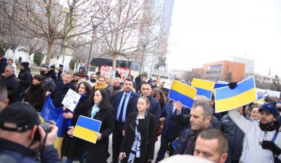 Presidentja del në protestë për luftën e Ukrainës, Putinin e quan diktator