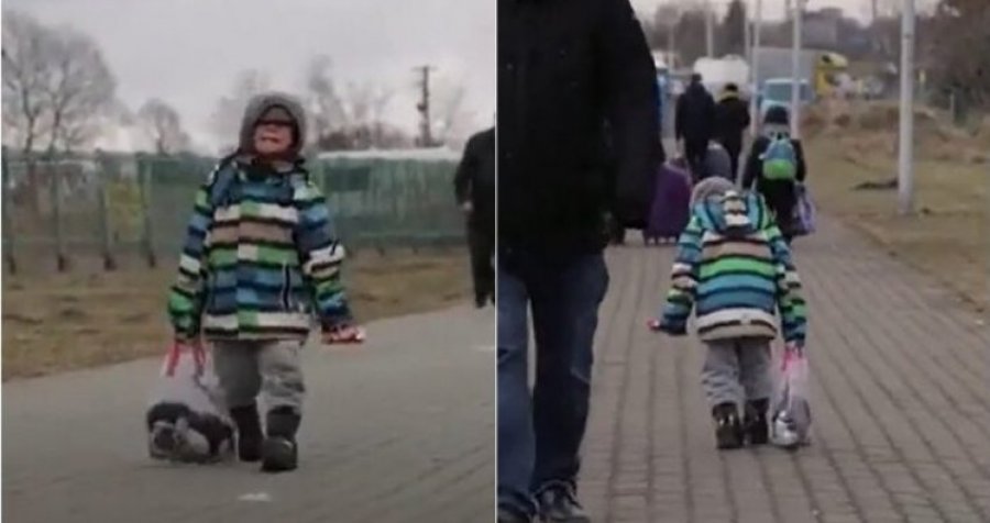 Prekëse: Një fëmijë ukrainas duke qarë, derisa i vetëm kalon kufirin për në Poloni