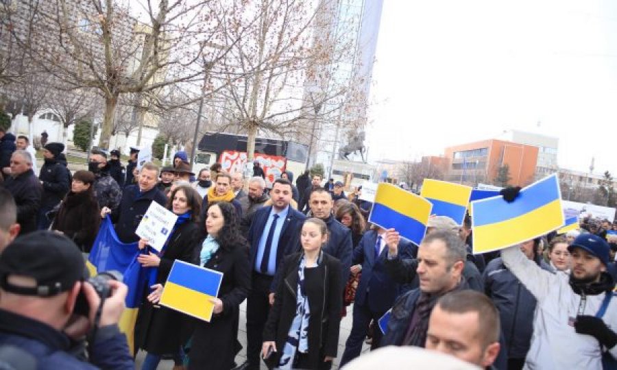 Presidentja del në protestë për luftën e Ukrainës, Putinin e quan diktator
