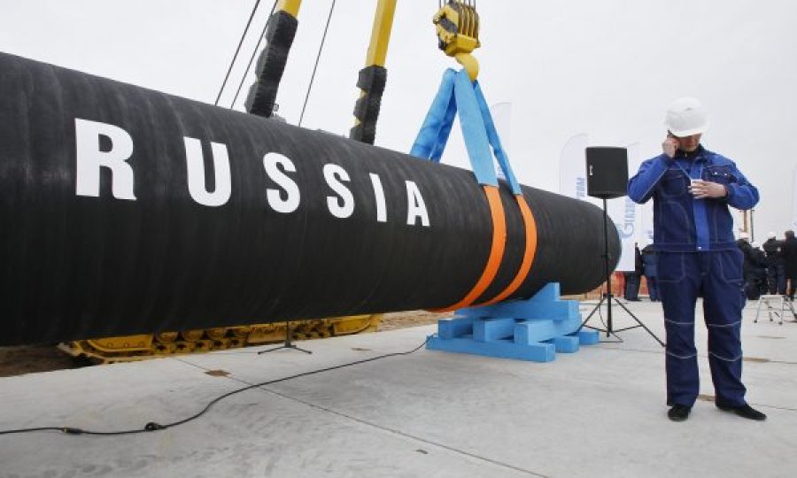 Edhe Britania po e konsideron ndalimin e importit të naftës nga Rusia