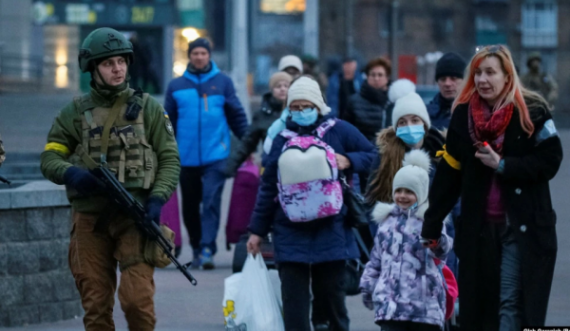 Rreth 200 mijë njerëz pritet të evakuohen nga disa qytete të Ukrainës