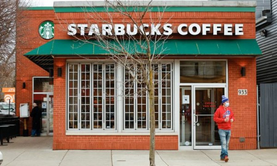 Edhe Starbucks pezullon operacionet në Rusi