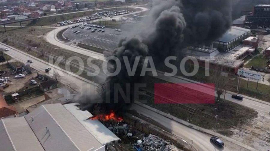 Obiliqi mbulohet nga tymi i zi si pasojë e zjarrit