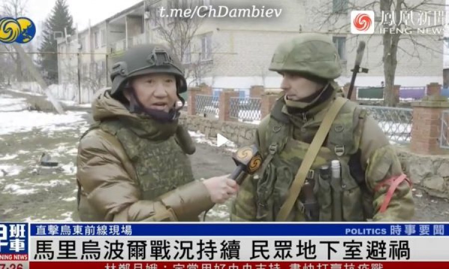 Gazetarët e mediave kineze vishen si ushtarë rusë duke raportuar nga Ukraina
