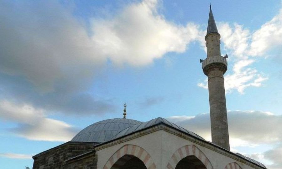 Vjedhje në një xhami në Gjakovë