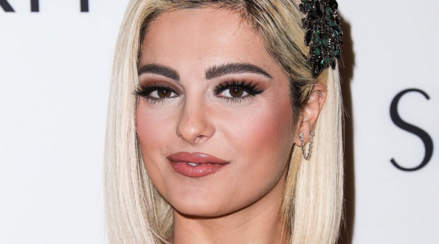 Mungon prej kohësh në rrjetet sociale, Bebe Rexha lajmërohet përmes një videoje: Jam ende gjallë