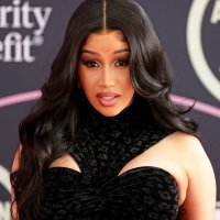 Cardi B lirohet nga akuzat për sulmin ndaj një roje