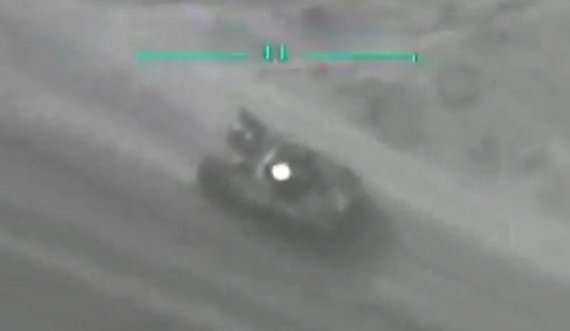 Ukrainasit publikojnë video: Droni Bayraktar shkatërron një automjet të blinduar rus