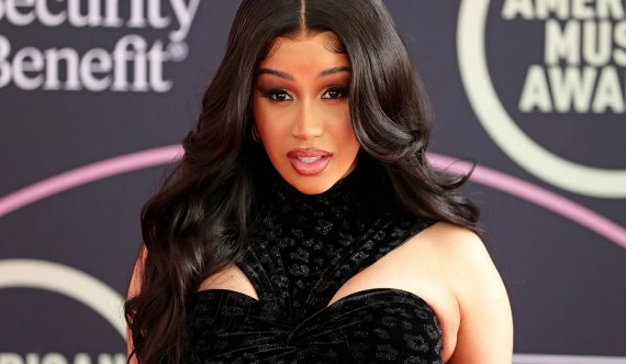 Cardi B na shuan kureshtjen për fëmijën e saj të dytë