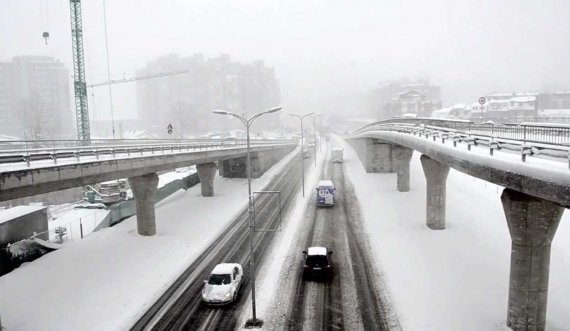 Kjo është gjendja e rrugëve pas reshjeve të borës