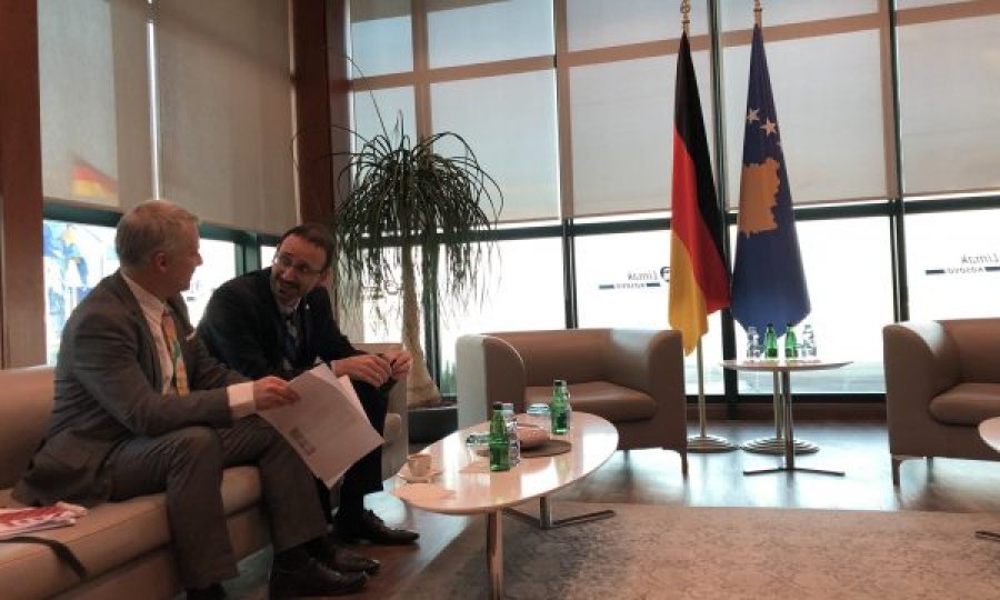 Ambasadori gjerman e pret me makiato të Kosovës shefen e tij nga Gjermania