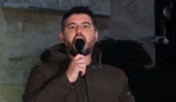 Marin Mema i bashkohet protestës: Shqipëria bëhet me zemër