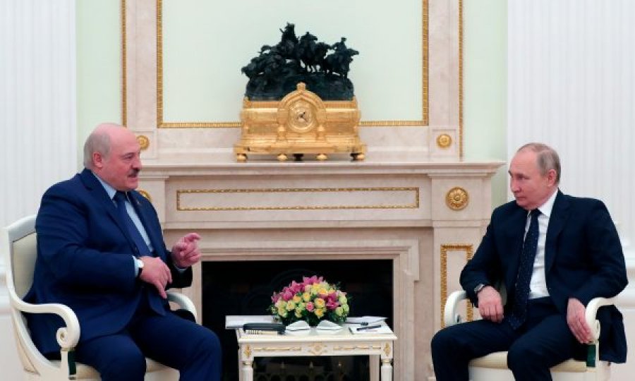 I izoluar nga bota, Putin takon Lukashenkon: Shteteve tona u bëjnë mirë sanksionet e Perëndimit