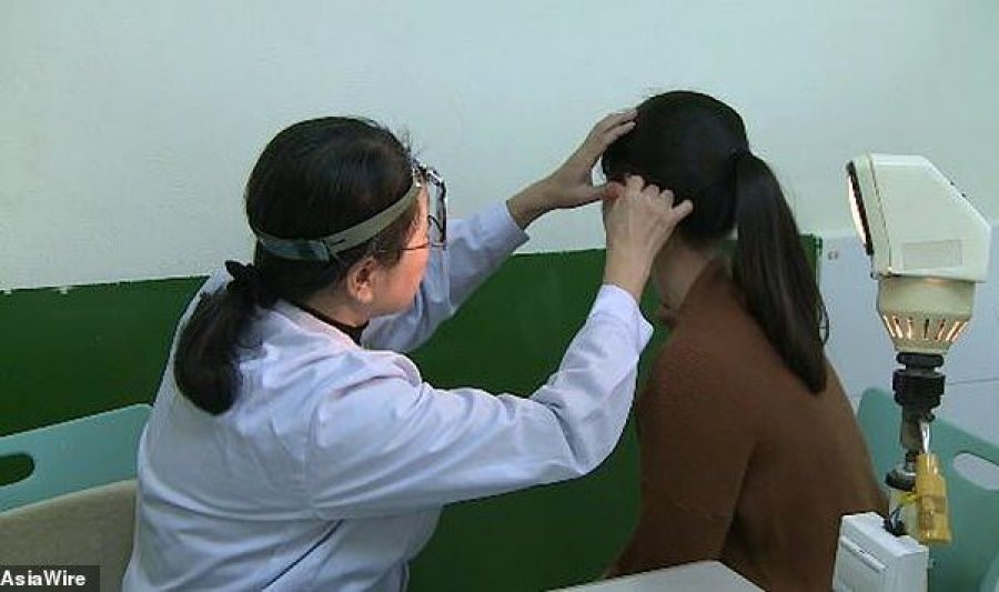 Sëmundja e rrallë prek një grua, s’mund të dëgjojë vetëm zërin e burrave
