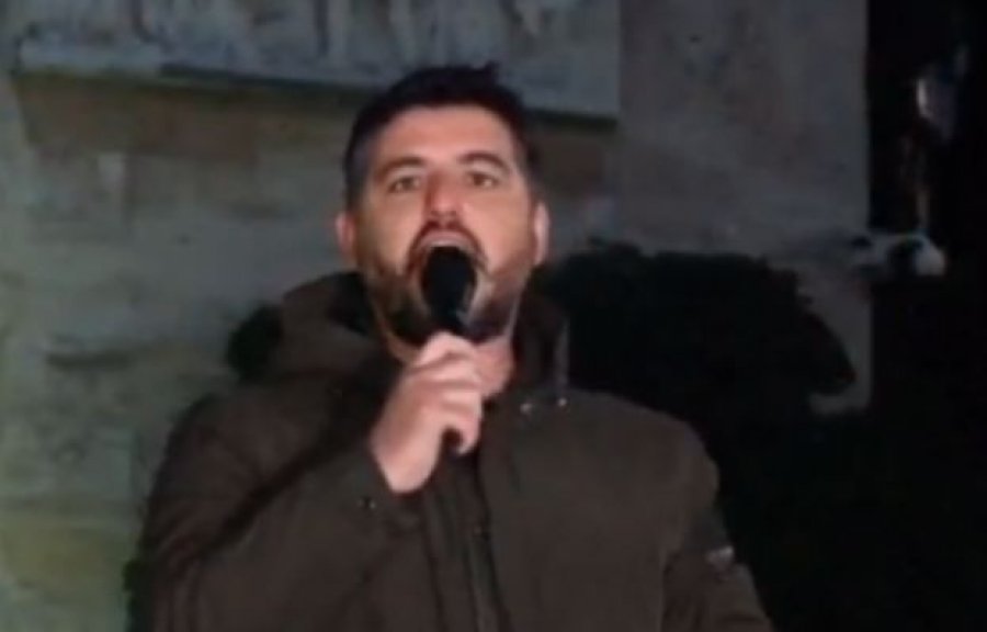 Marin Mema i bashkohet protestës: Shqipëria bëhet me zemër