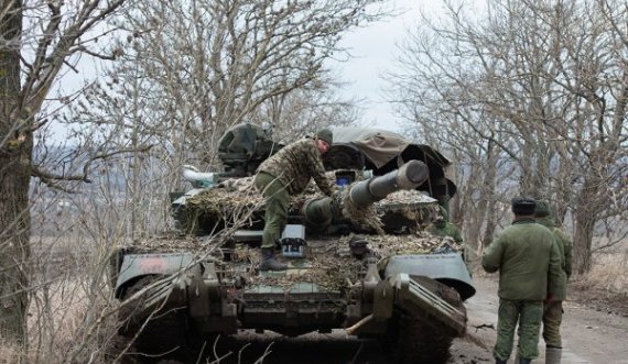 Forcat ruse po mobilizohen në rajonet lindore dhe në Gadishullin e Krimesë thonë autoritetet ukrainase