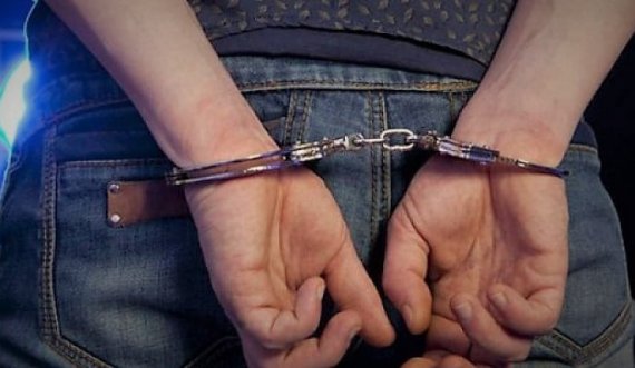  I mituri në Obiliq kapet me revole e fishekë, arrestohet nga policia 